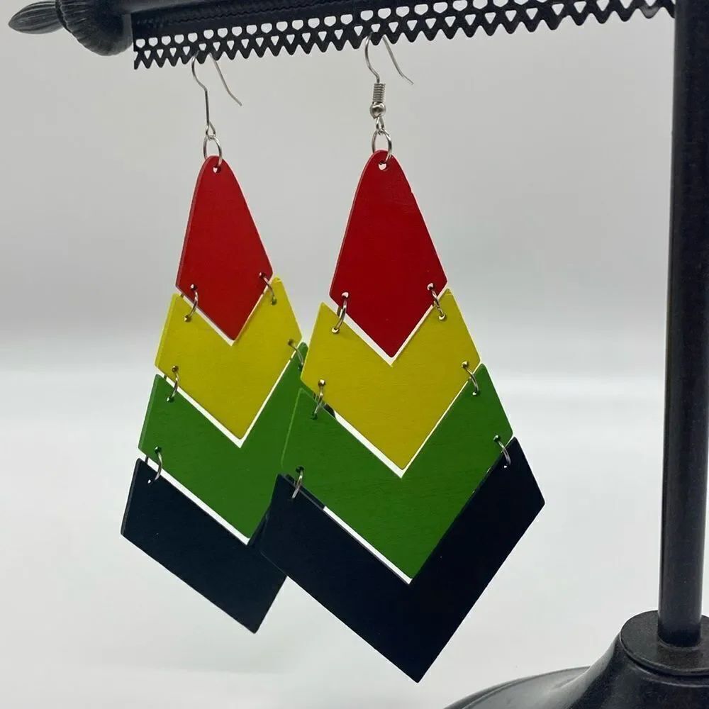 ✨ 🆕 ✨ Vacation Cruise Rasta Bob Marley Black Yellow Dangle Earrings ✨